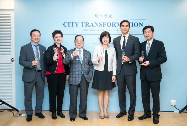 Brenda K. Y. Au, Head of Energizing Kowloon East Office (third right); Doreen Y. F. Lee, Vice Chairman of Wharf Holdings (second left); Douglas C. K. Woo, Chairman of Wheelock and Company (second right); Stewart C.K. Leung, Chairman of Wheelock Properties (third left); Ricky K. Y. Wong, Managing Director of Wheelock Properties (first right) and Horace W. C. Lee, Director and Group Financial Controller of Wheelock Properties (first left) inaugurates the “City Transformation” Photographic Exhibition.