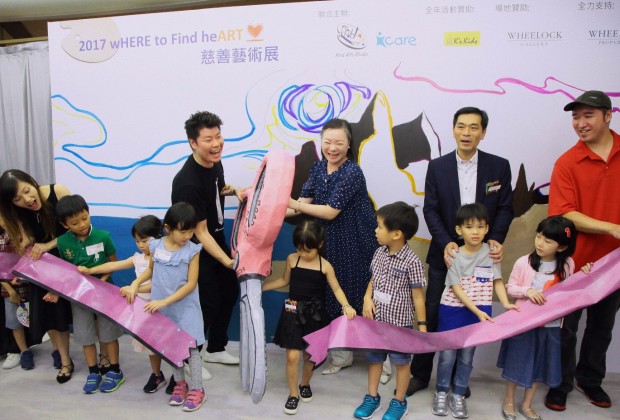 Mr. Ricky Wong, Managing Director of Wheelock Properties graces the event, supporting child painters to create art for a good cause.