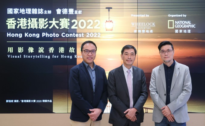 Managing Director of Wheelock Properties Ricky Wong (center), Chief Operating Officer of Boulder Media Inc, which is the licensee for National Geographic Magazine Traditional Chinese Edition Ivan Tsoi (right), and Ngong Ping 360 Managing Director Andy Lau