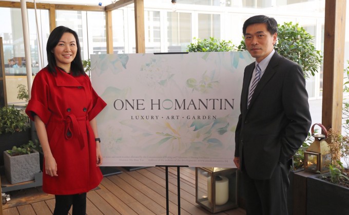 會德豐地產常務董事黃光耀先生及市務助理總經理陳惠慈小姐， 公布傲踞何文田的全新大型住宅項目正式命名為ONE HOMANTIN。